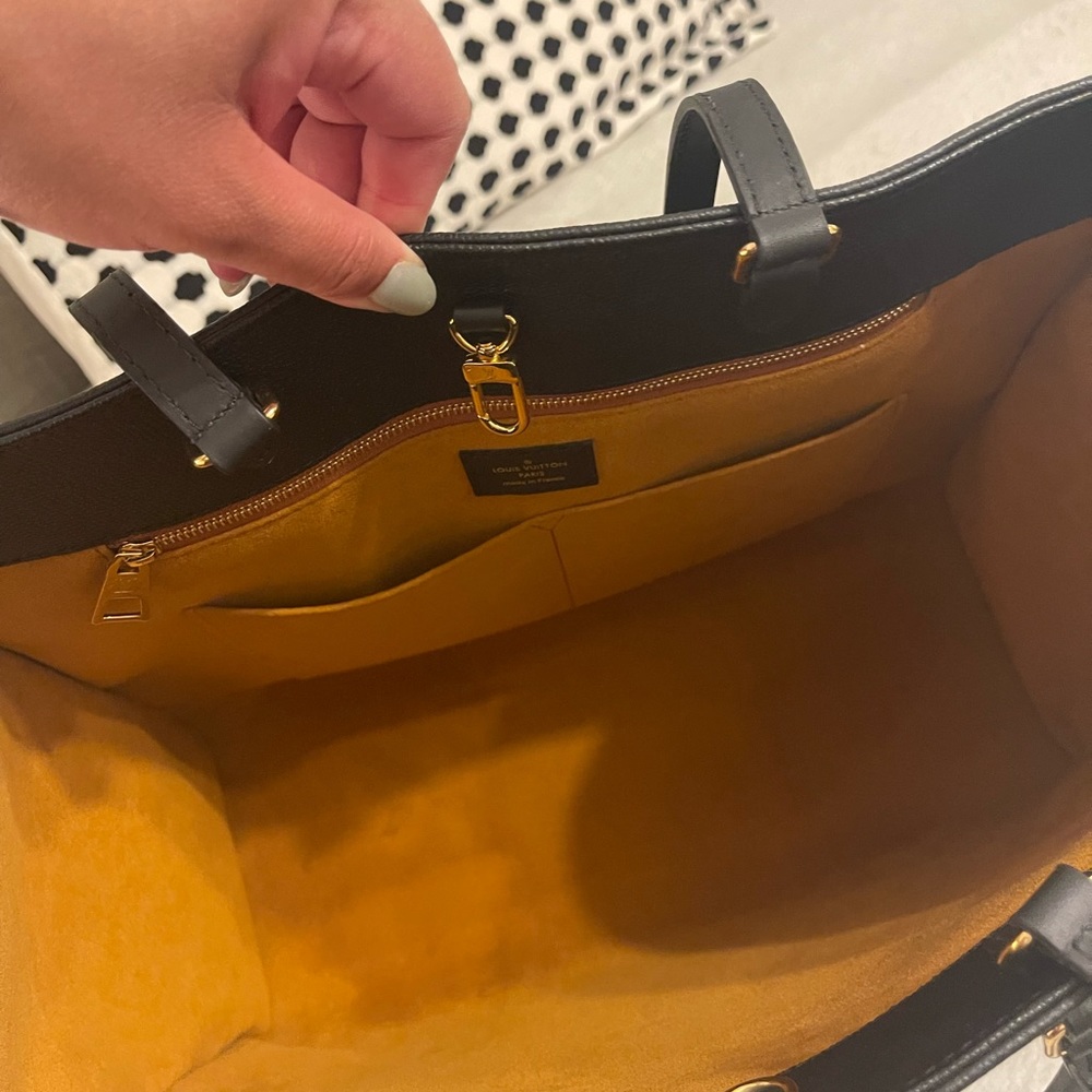 Excellent condition OnTheGo GM tote.Authentic bag in Monogram Empreinte Giant.